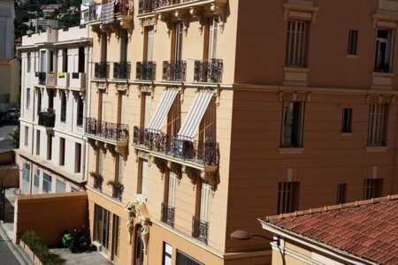 MAID'S ROOM - NEAR CARRE D'OR