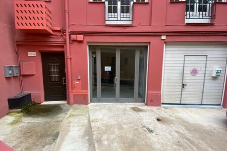 Office space for rent - El Palacio - With display window