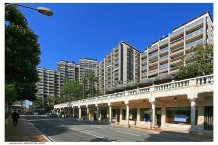 Duplex commercial premises - Carré d'Or - Shop windows